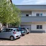 Apartman With Parking Space - 25204 Zadar