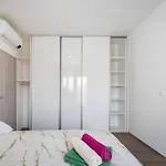 With Parking Space - 25204 Apartman