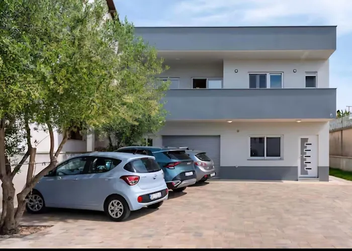 Apartment With Parking Space - 25204 Zadar