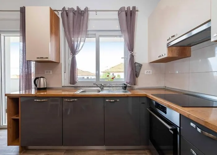 Apartment With Parking Space - 25204 Zadar