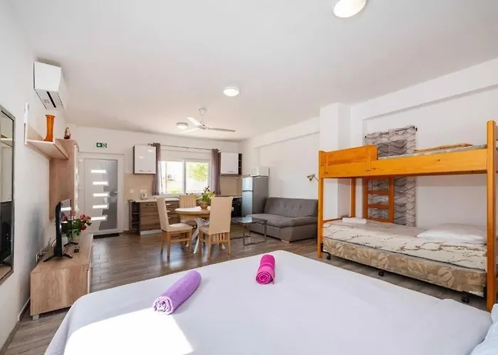 Apartment With Parking Space - 25204 Zadar