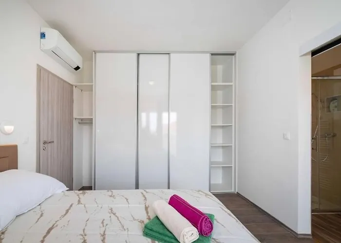 With Parking Space - 25204 Apartment